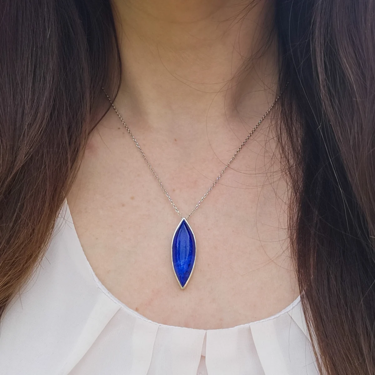 Pendentif Lapis Lazuli En Bouteille Avec Chaîne Argentée - Lithothérapie, Neuf