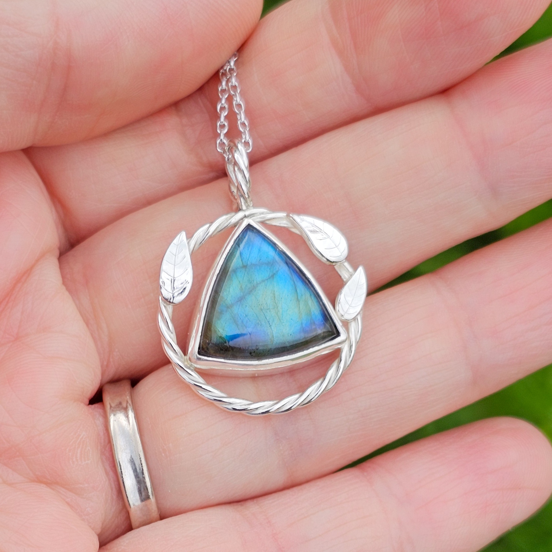 Collier Labradorite - "Eveil de la nature" Collier Labradorite - "Eveil de la nature"
