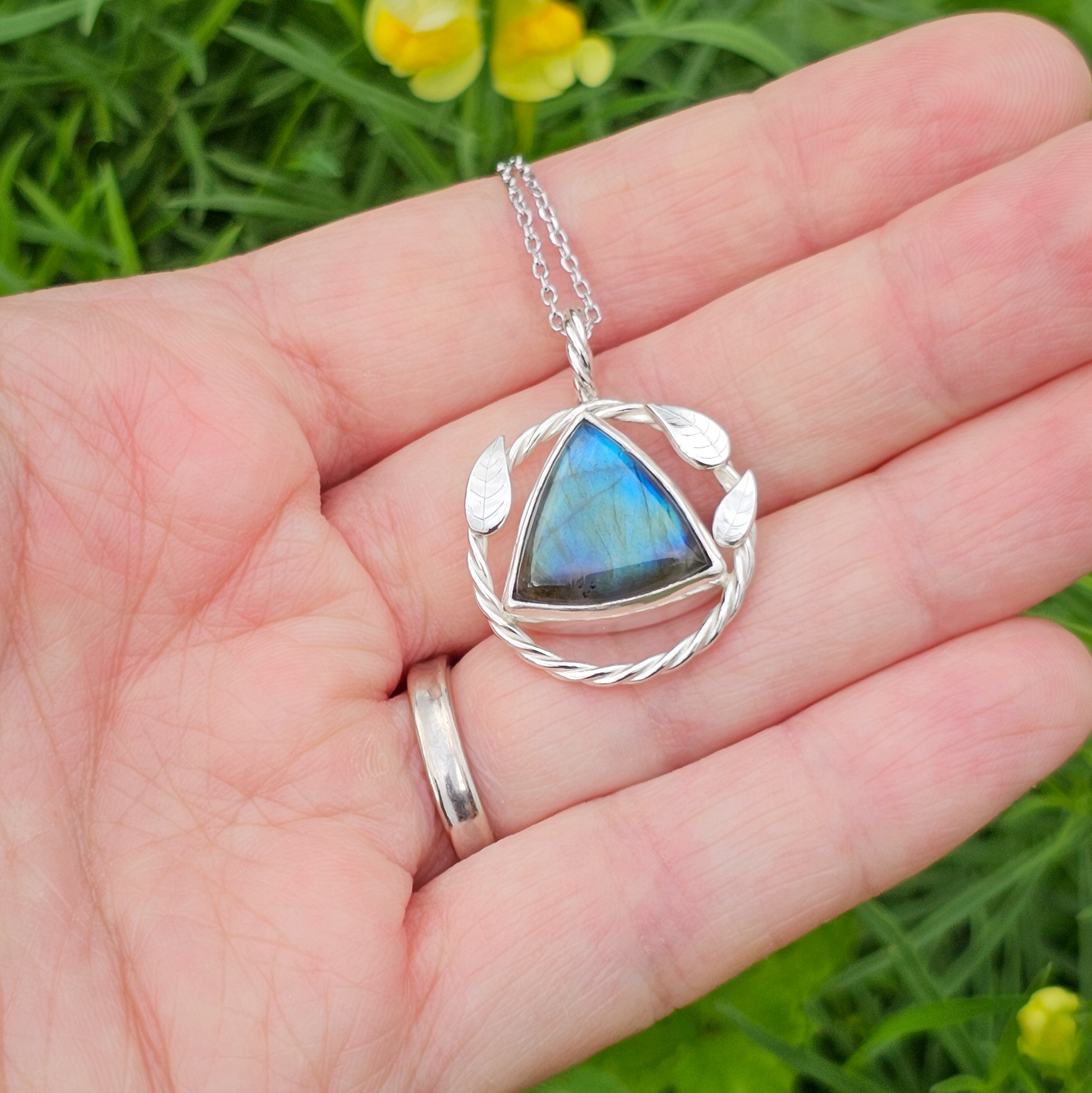 Collier Labradorite - "Eveil de la nature" Collier Labradorite - "Eveil de la nature"