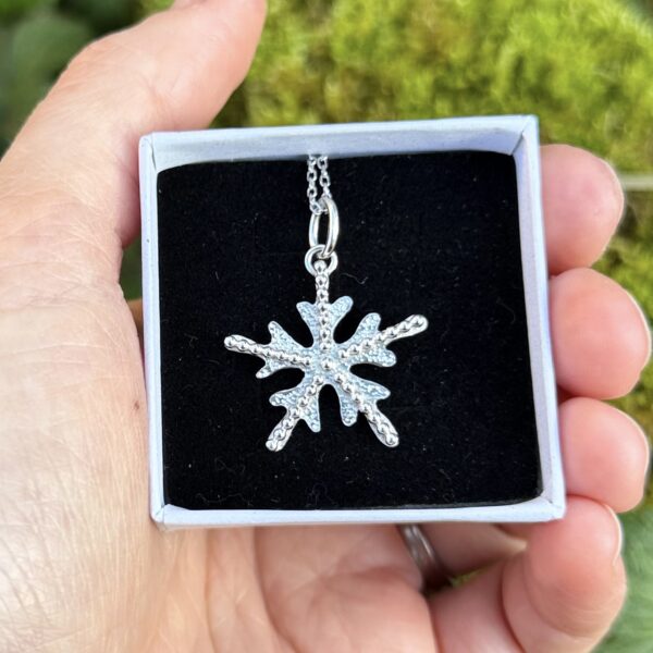 Collier "Flocon brillant"